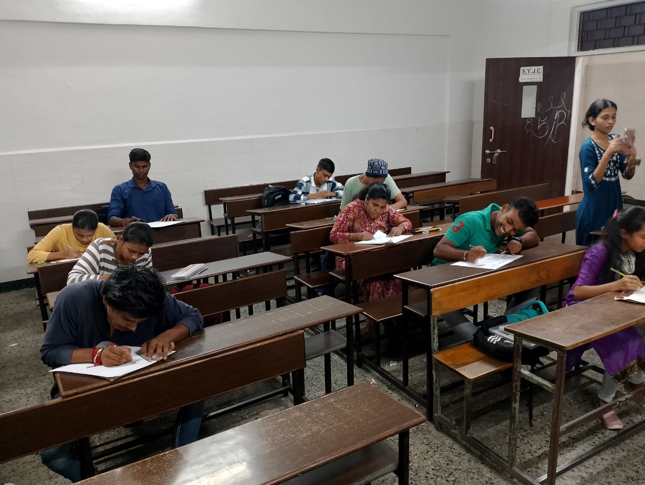 Chembur Karnataka Night College Sharing and Caring
